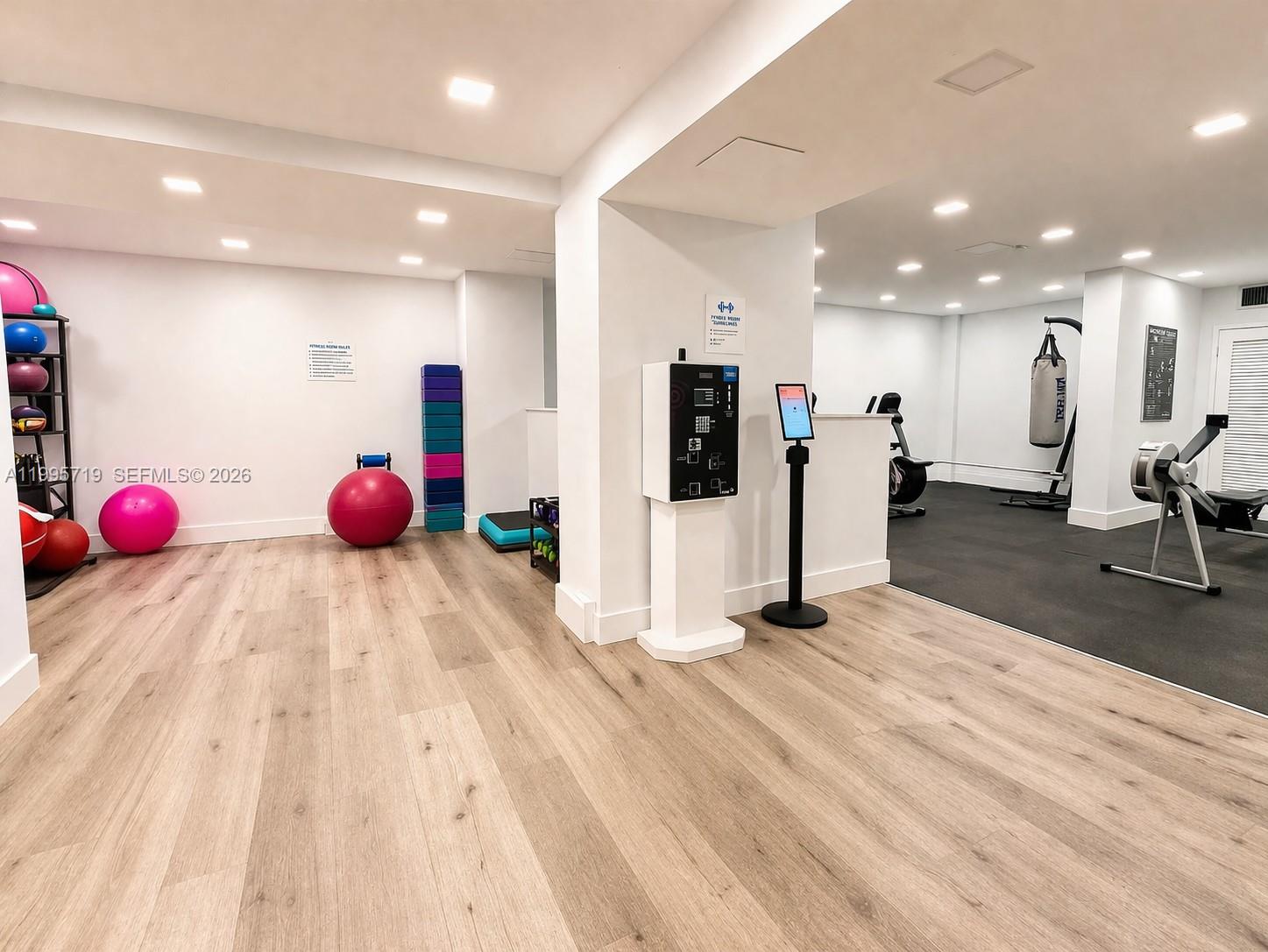 WINSTON TOWER 300 CONDO - Residential