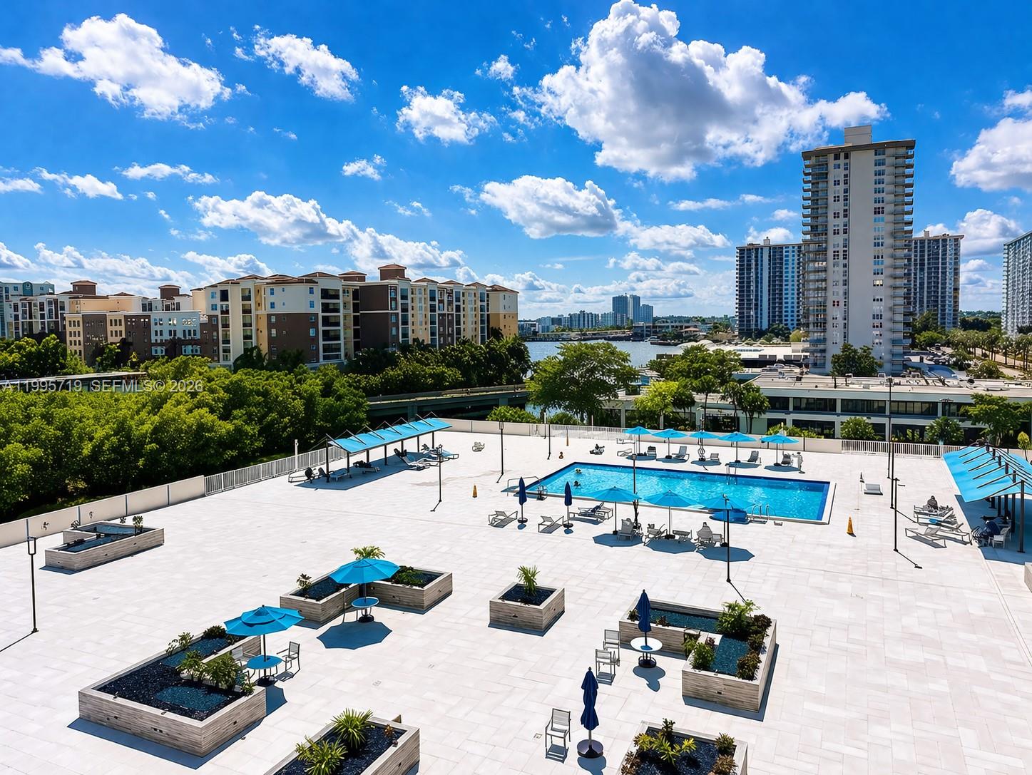 WINSTON TOWER 300 CONDO - Residential