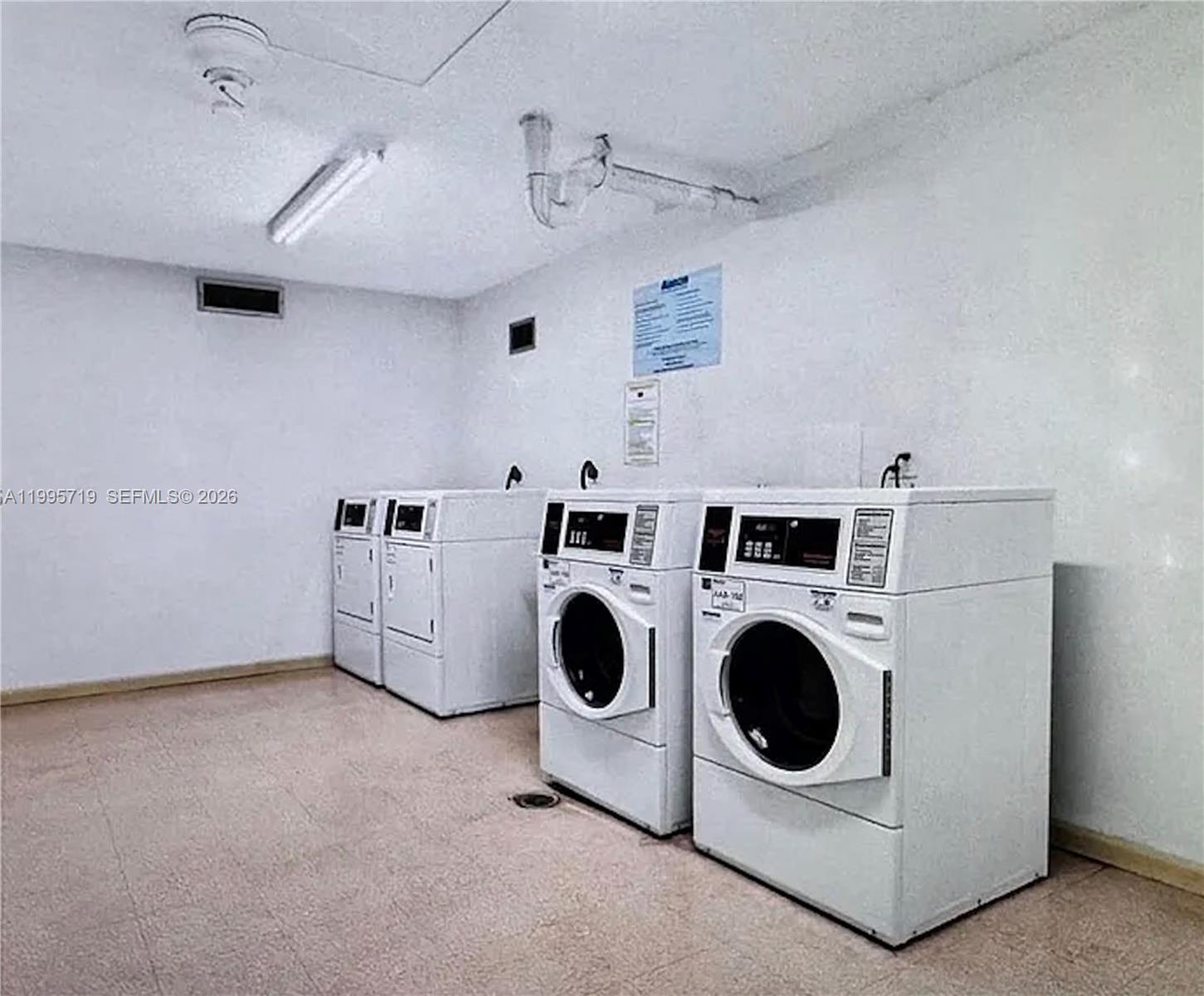 WINSTON TOWER 300 CONDO - Residential