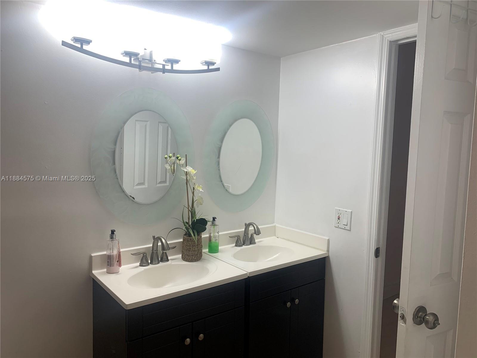 345 Ocean Dr 1024