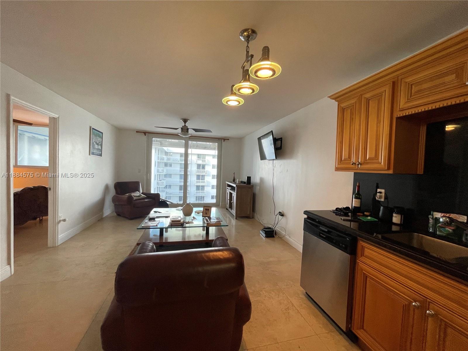 345 Ocean Dr 1024