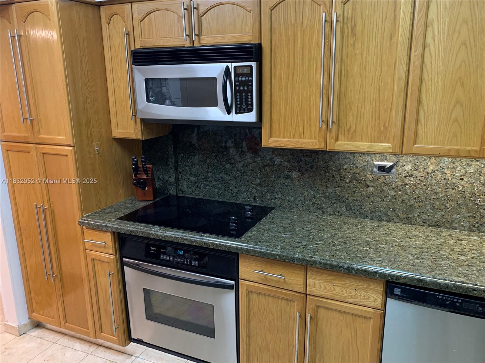 6039 Collins Ave 529