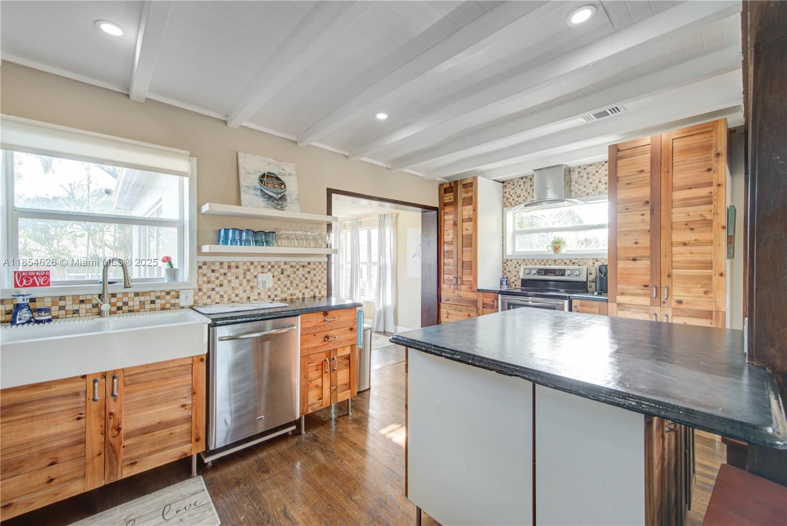 GULFSTREAM ESTATES NO 3 - Residential Lease