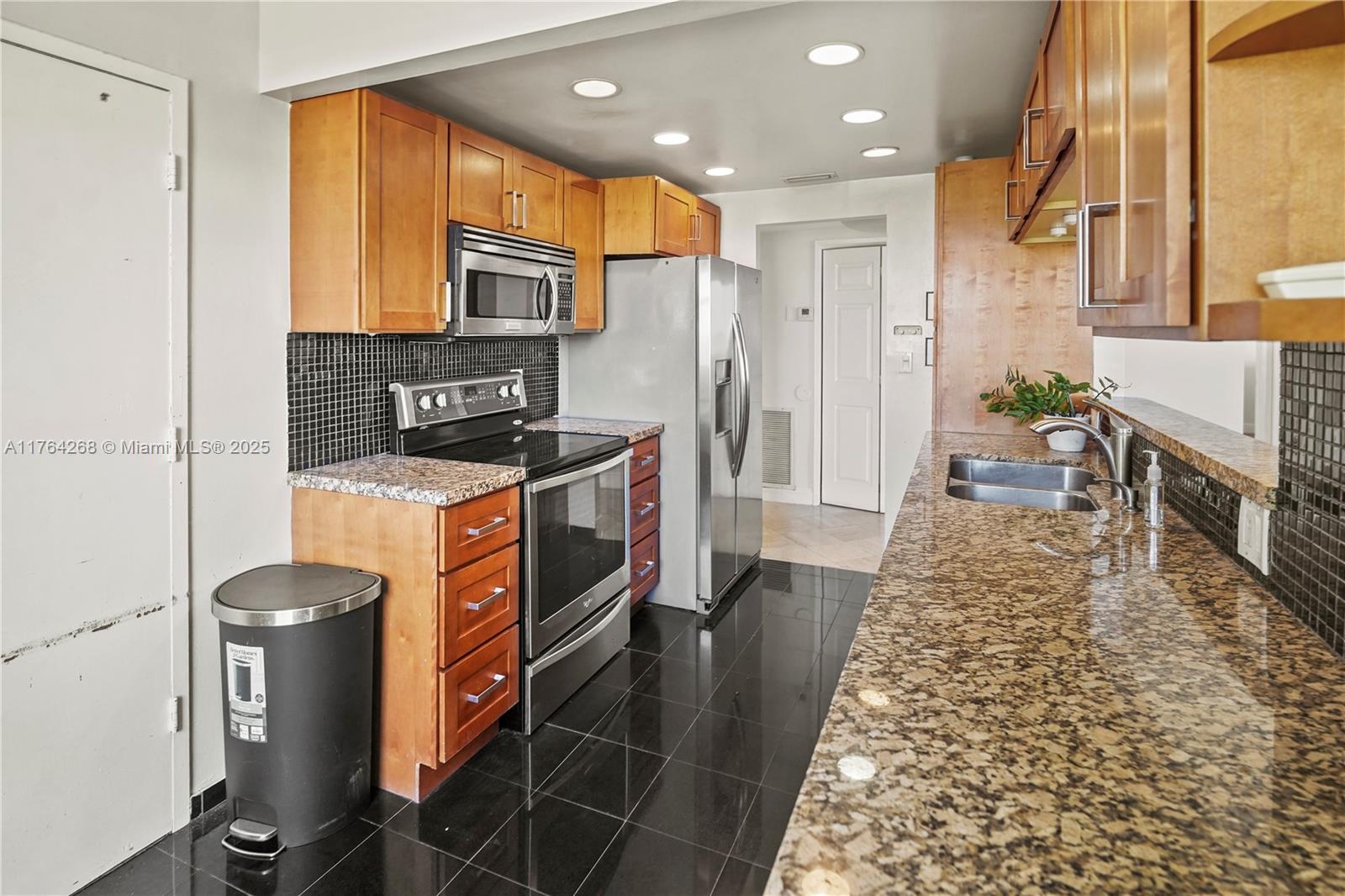 HILLCREST NO 21 CONDO - Residential