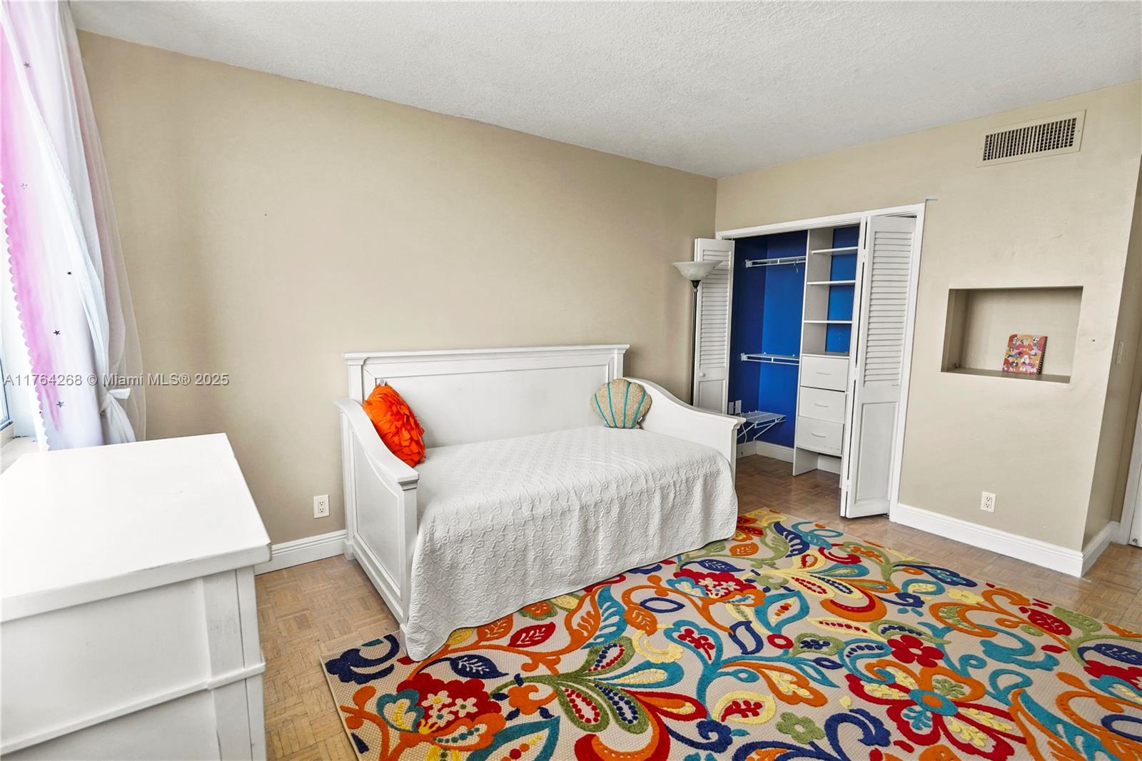 HILLCREST NO 21 CONDO - Residential