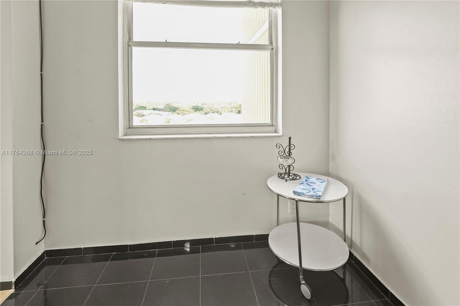 HILLCREST NO 21 CONDO - Residential