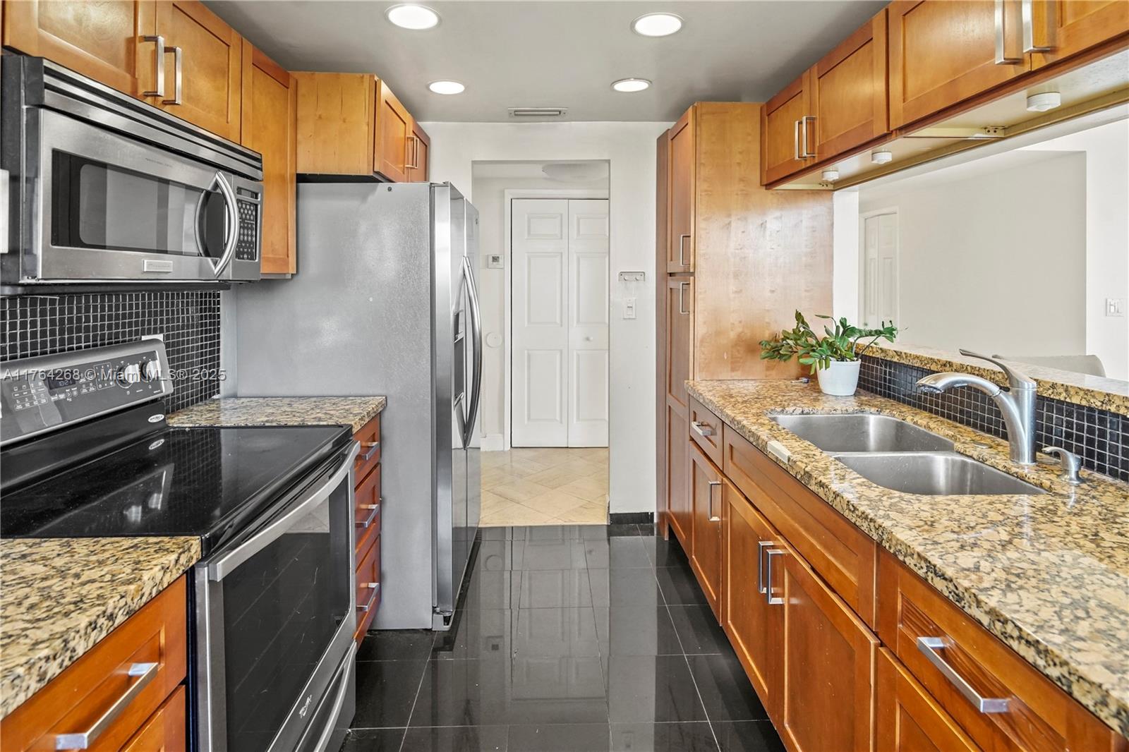 HILLCREST NO 21 CONDO - Residential