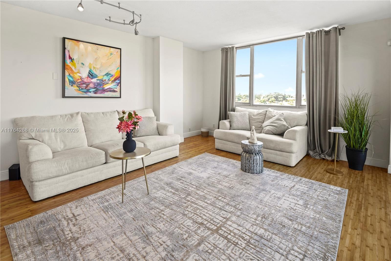 HILLCREST NO 21 CONDO - Residential