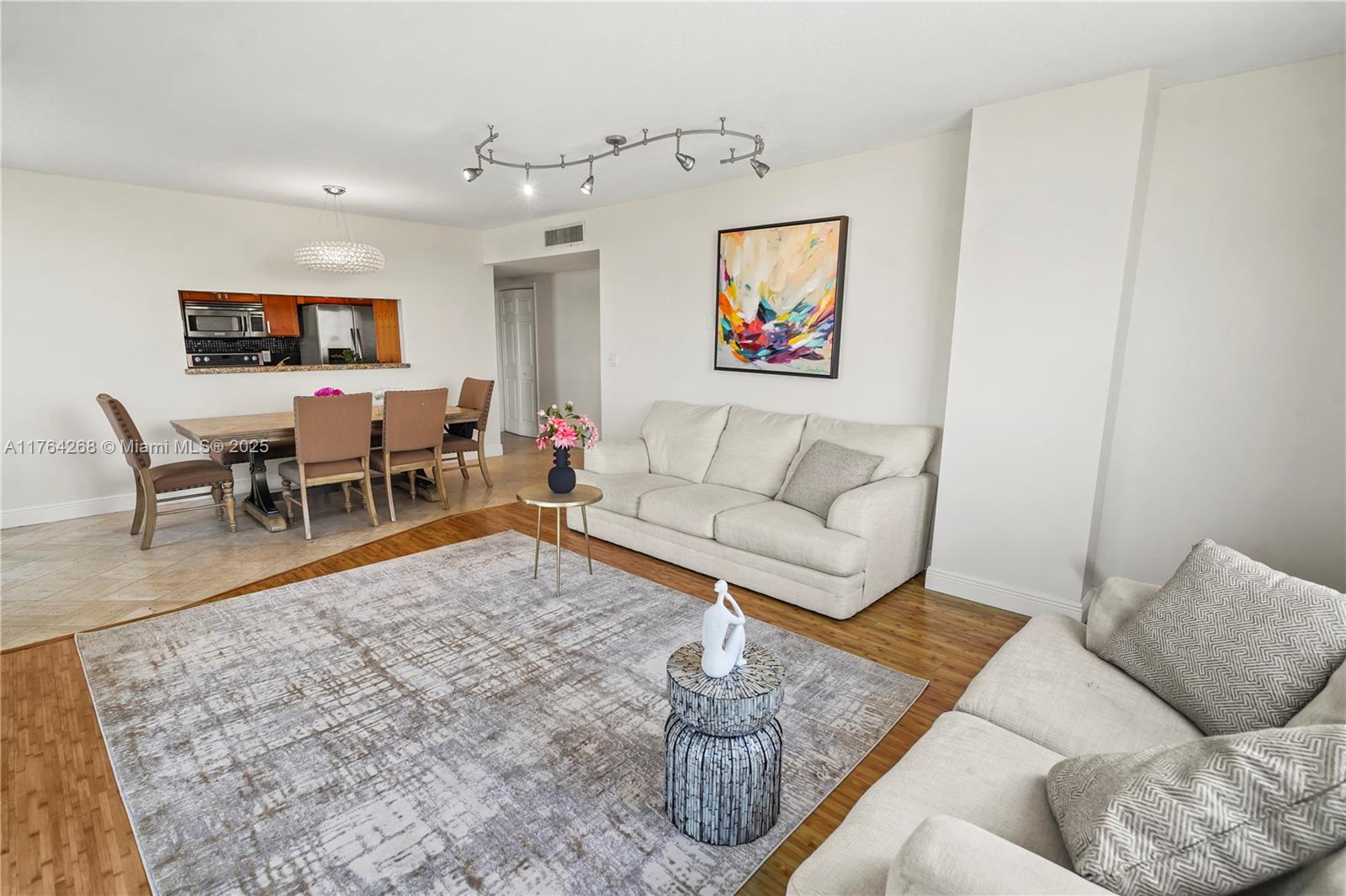HILLCREST NO 21 CONDO - Residential