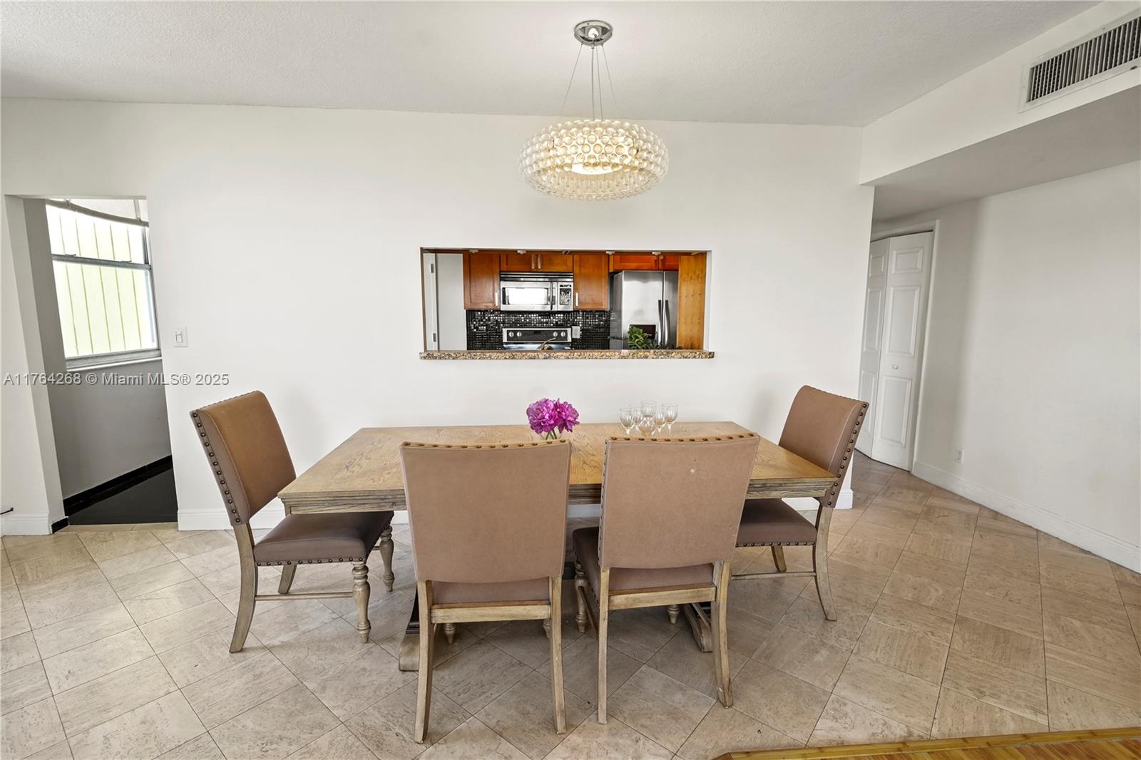 HILLCREST NO 21 CONDO - Residential