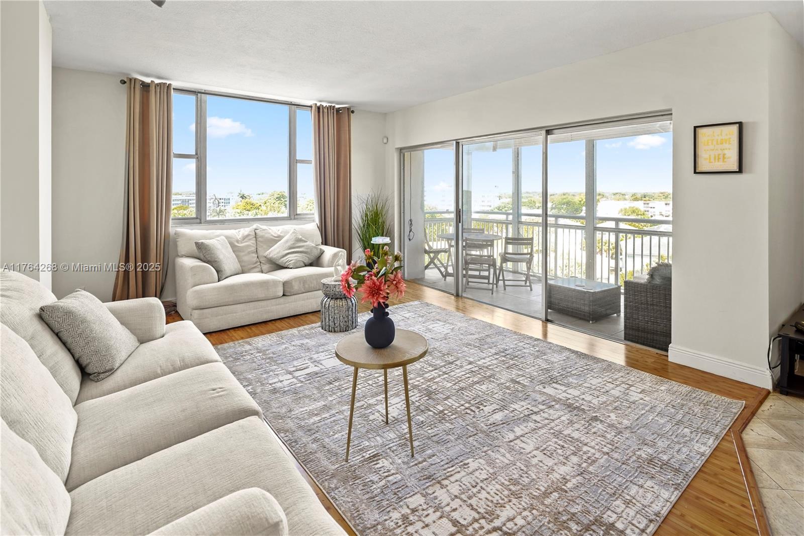 HILLCREST NO 21 CONDO - Residential