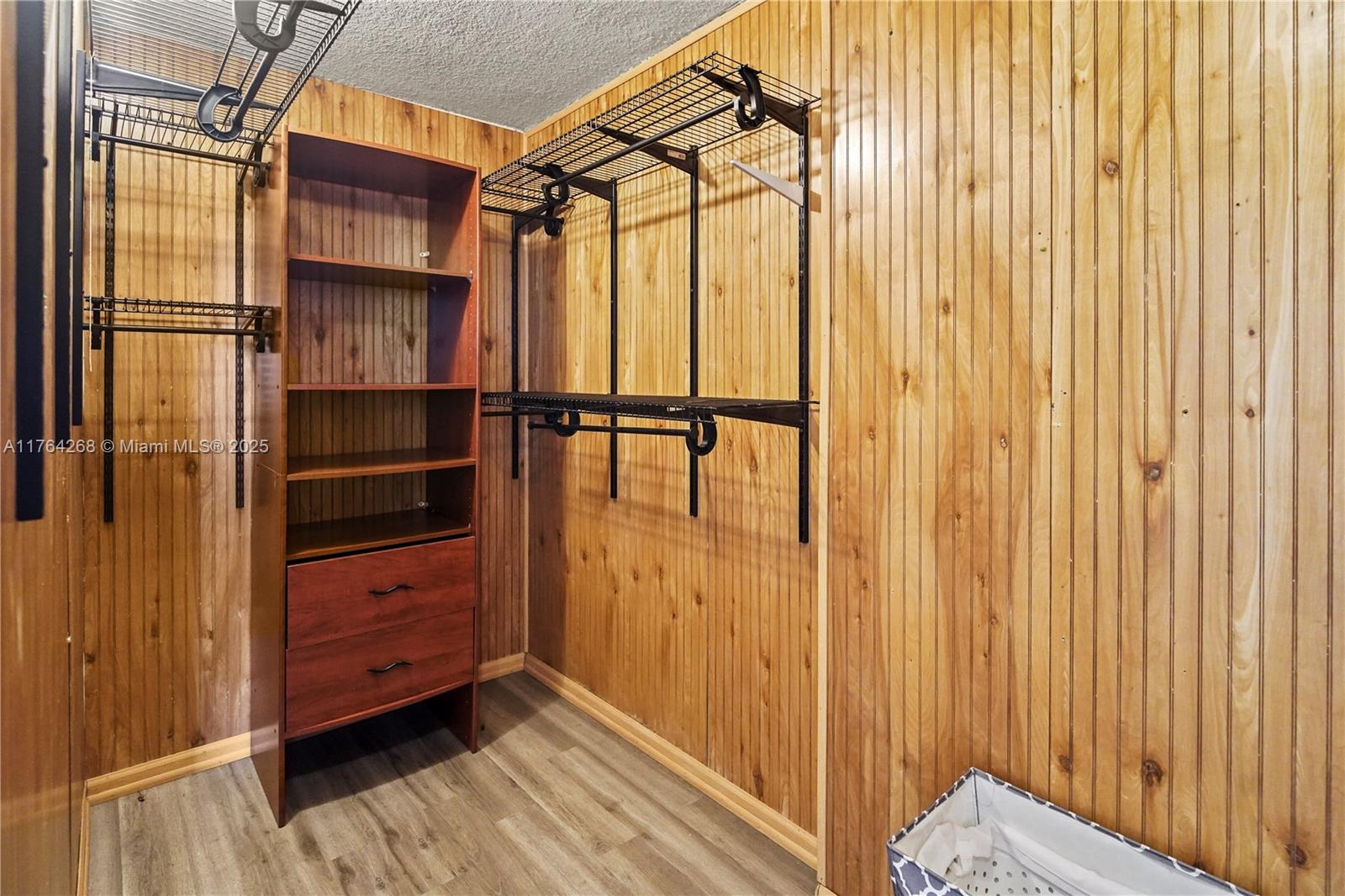 HILLCREST NO 21 CONDO - Residential