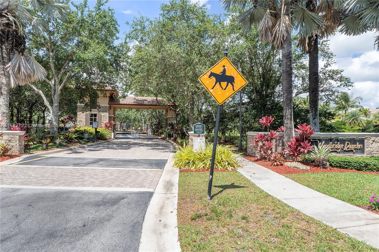 CHARLESTON OAKS - Residential