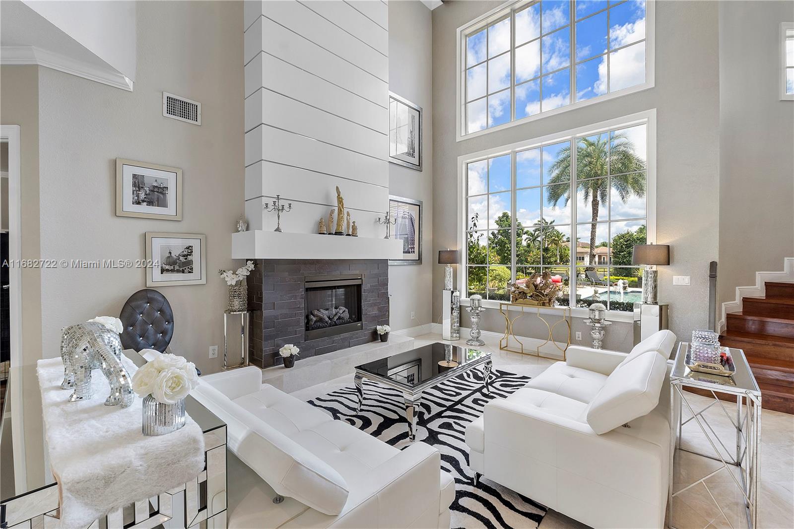 CHARLESTON OAKS - Residential