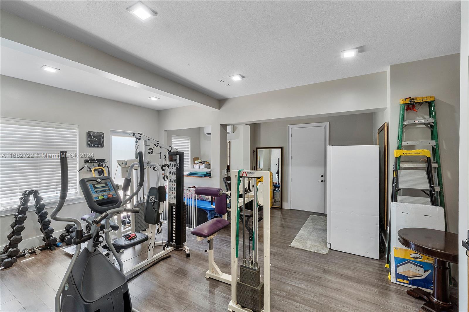 CHARLESTON OAKS - Residential