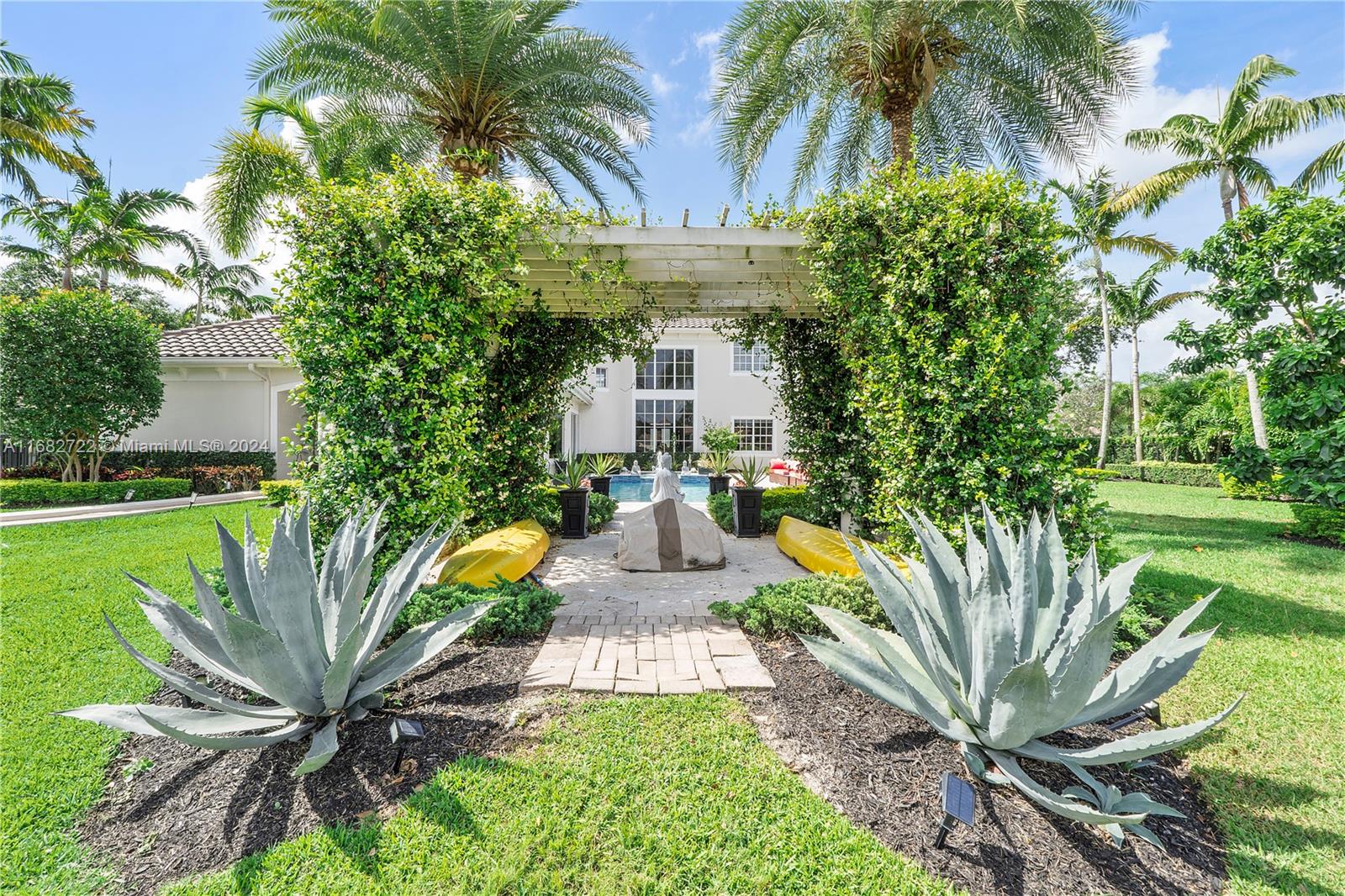 CHARLESTON OAKS - Residential