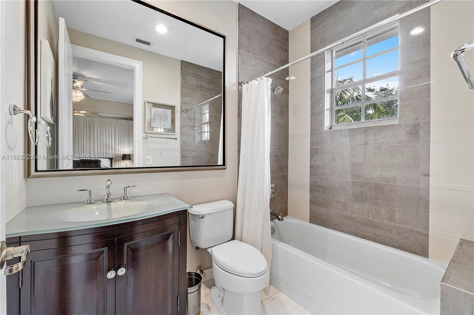 CHARLESTON OAKS - Residential