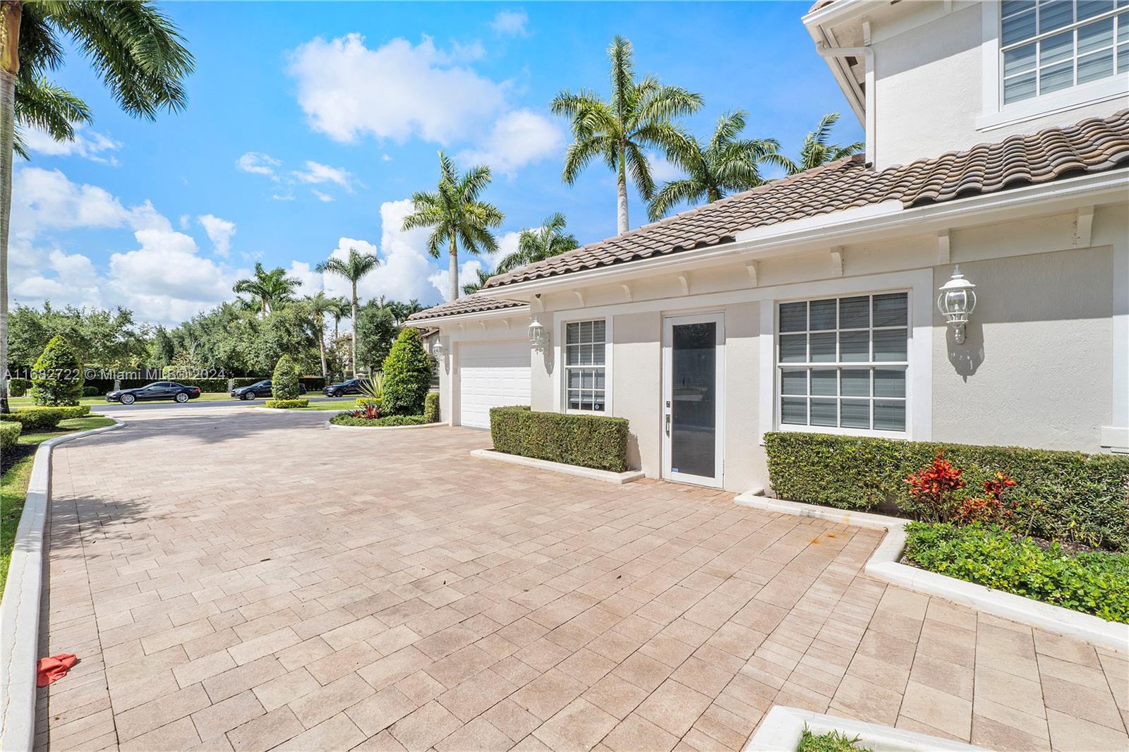 CHARLESTON OAKS - Residential