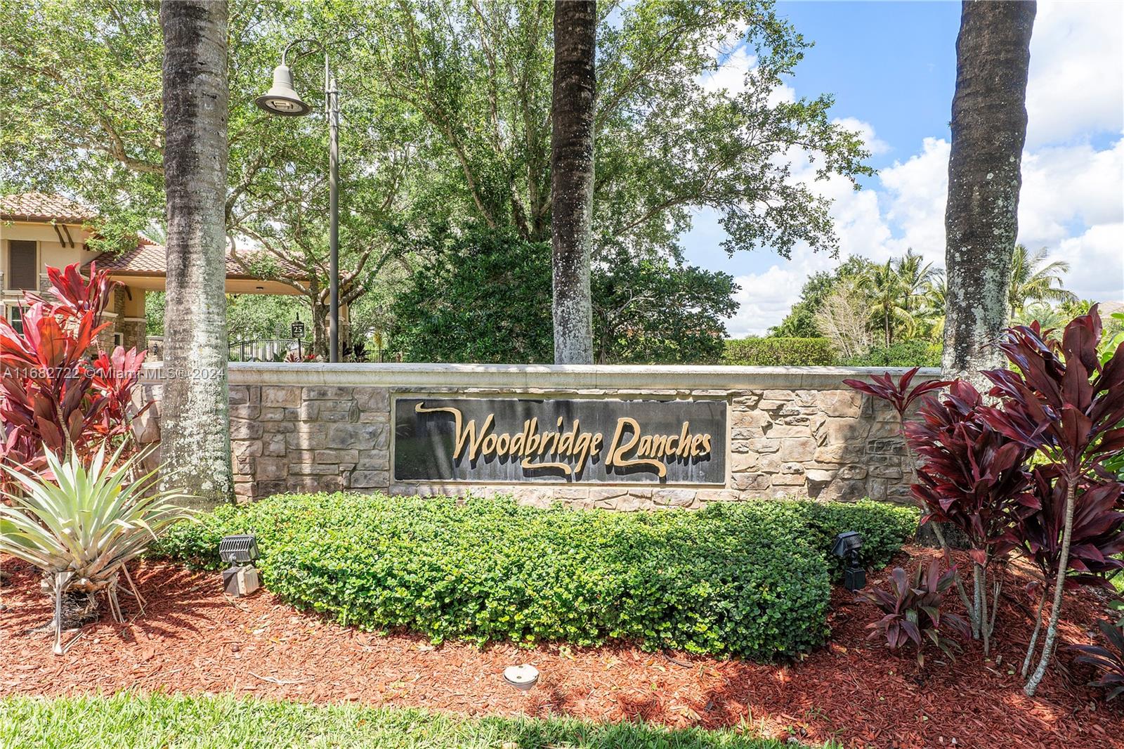 CHARLESTON OAKS - Residential