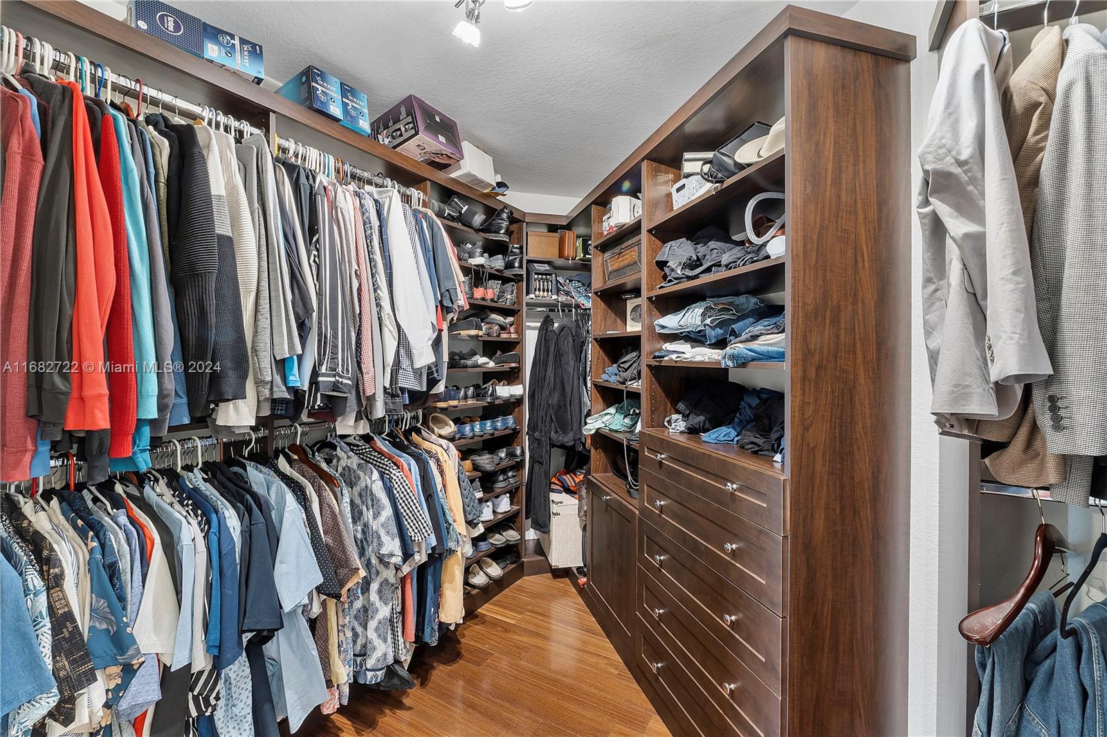 CHARLESTON OAKS - Residential