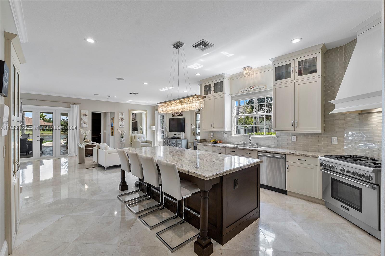 CHARLESTON OAKS - Residential