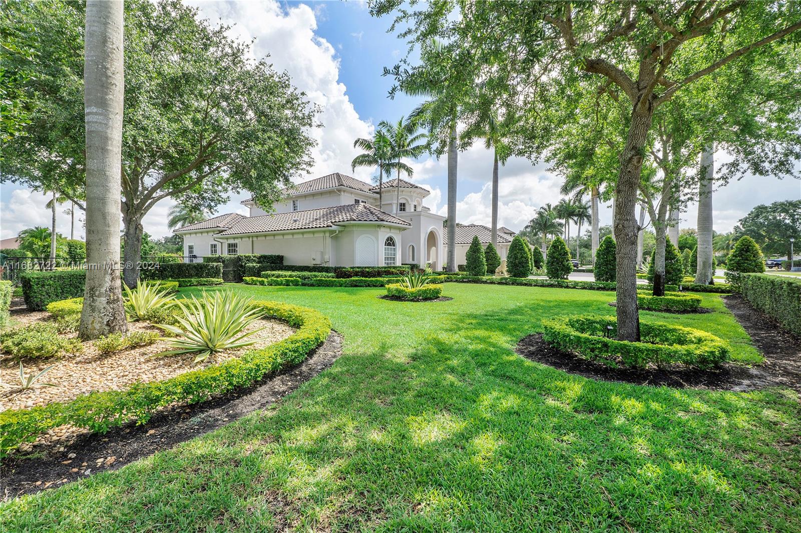 CHARLESTON OAKS - Residential