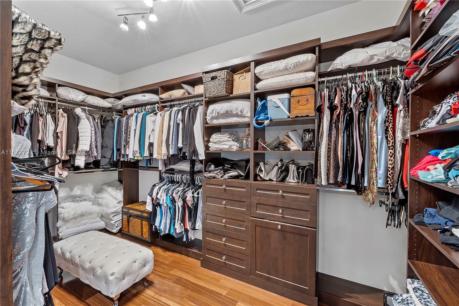 CHARLESTON OAKS - Residential