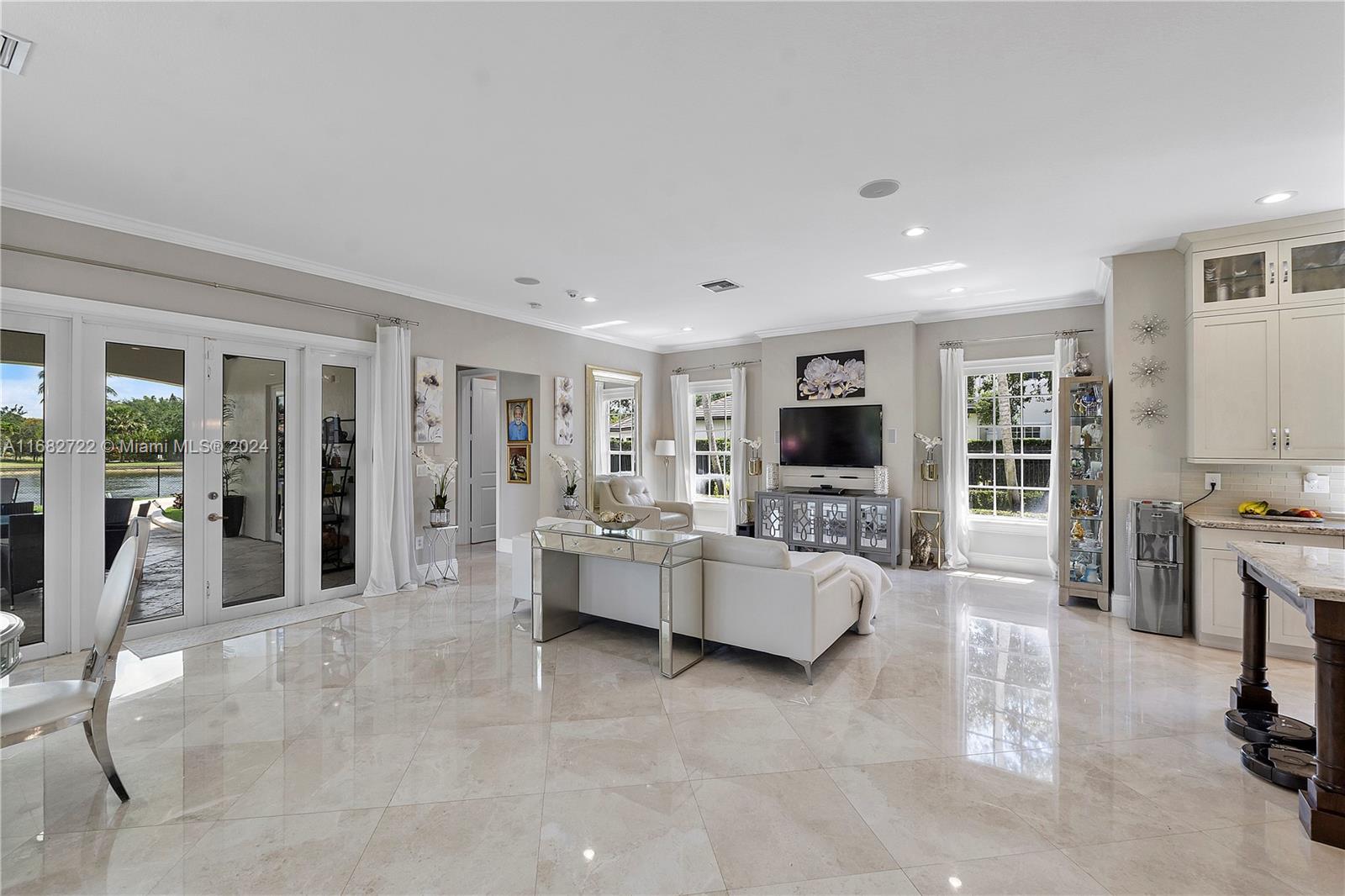 CHARLESTON OAKS - Residential