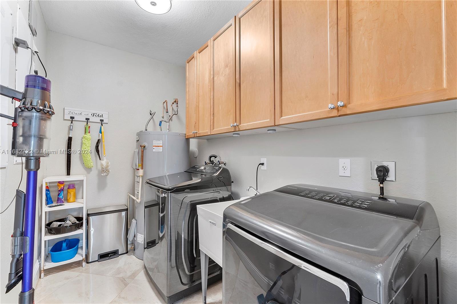 CHARLESTON OAKS - Residential