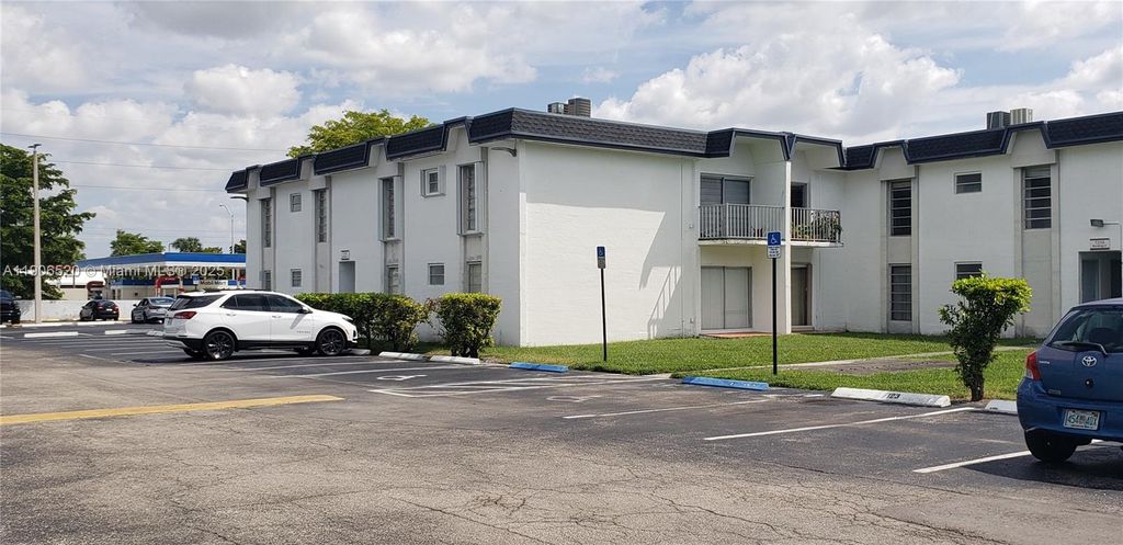 Photo of 7250 SW 94th Pl #B6, Miami, FL 33173 (MLS # A11906520)