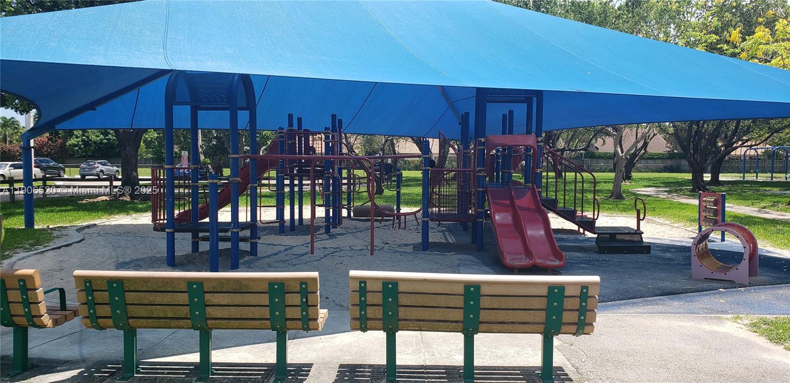 SUNSET PALMS WEST CONDO - Residential