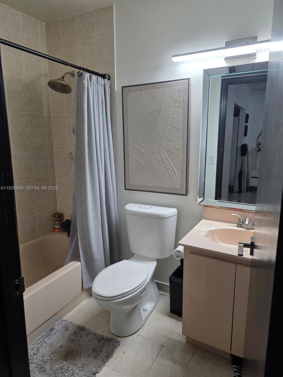 BIRD LAKES TOWNHOUSE SECC - Residential