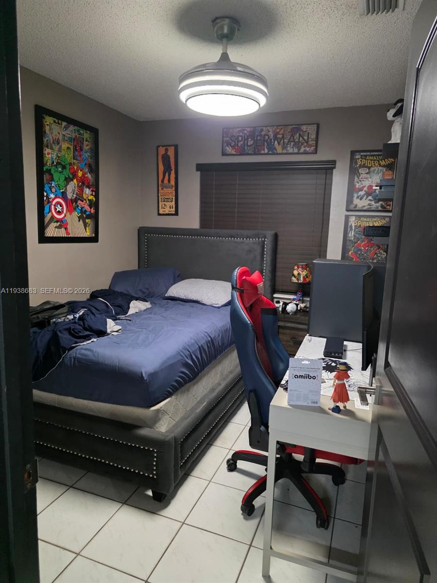 BIRD LAKES TOWNHOUSE SECC - Residential