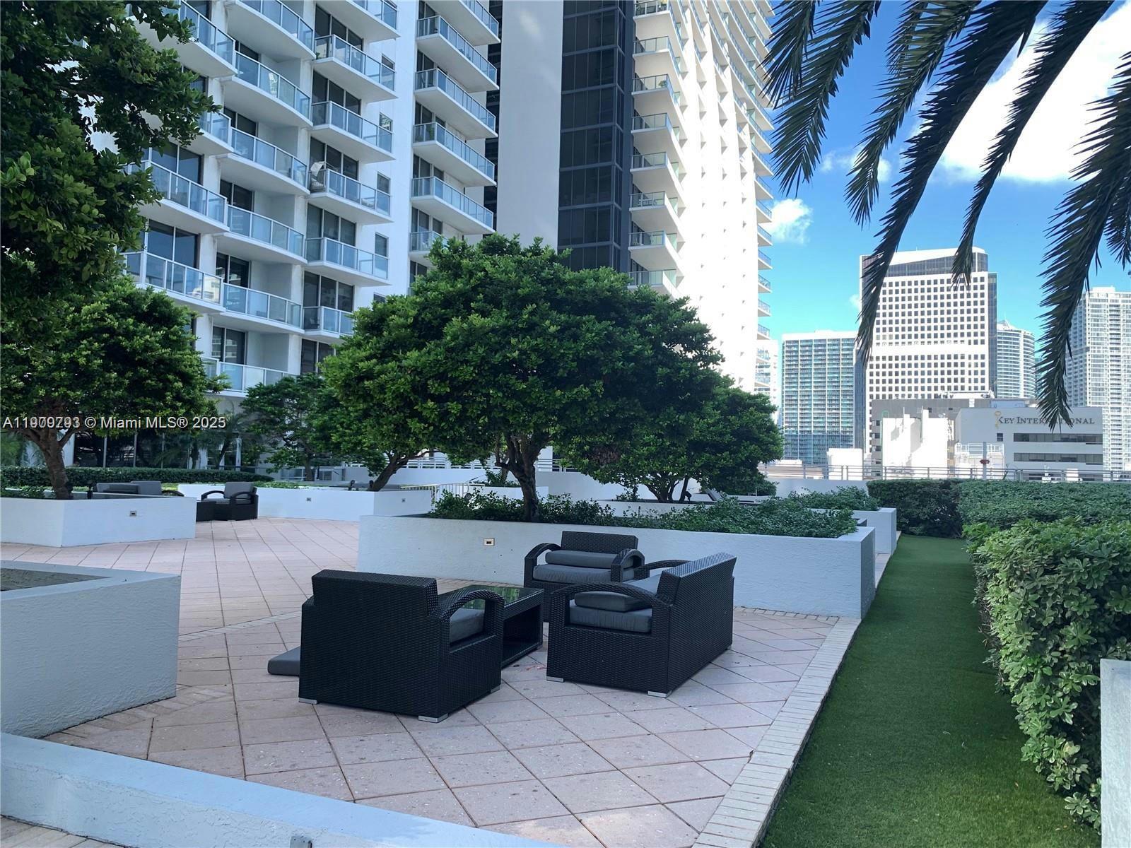 1060 Brickell Ave 1701