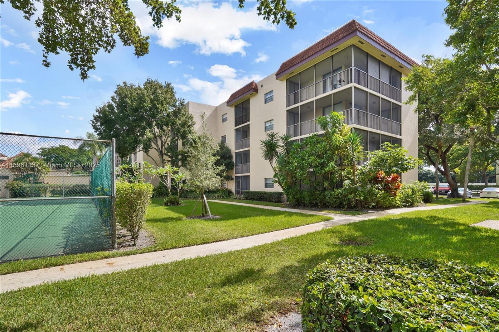 PLANTATION RACQUET CLUB - Residential