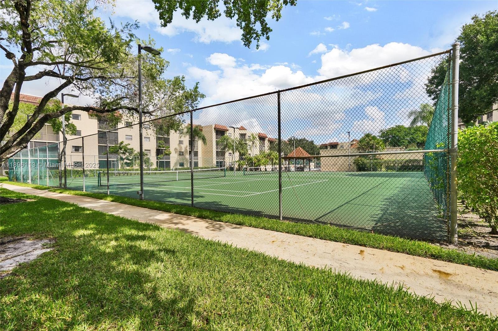 PLANTATION RACQUET CLUB - Residential