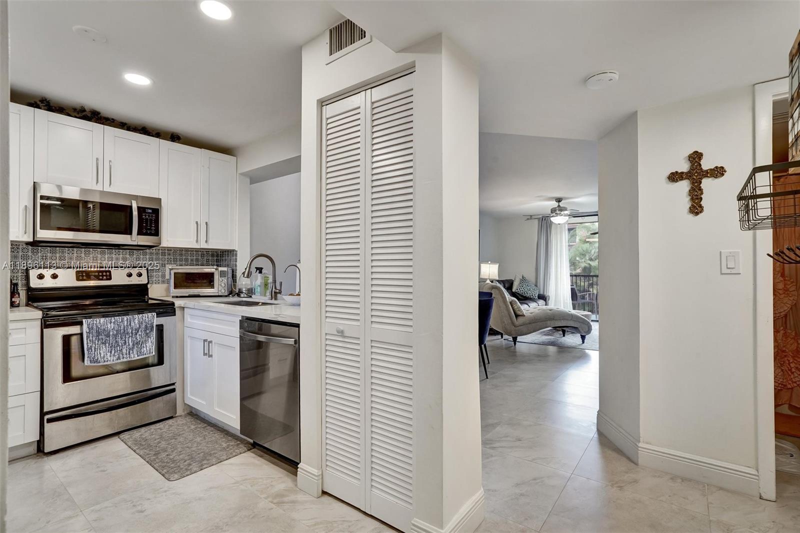 PLANTATION RACQUET CLUB - Residential