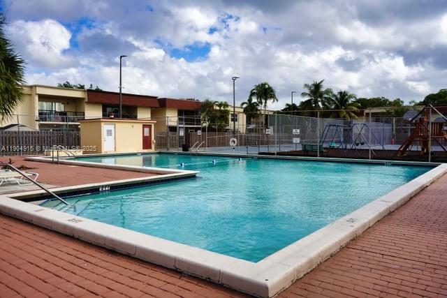 BRENTWOOD WEST TOWNHOUSES - Residential Lease