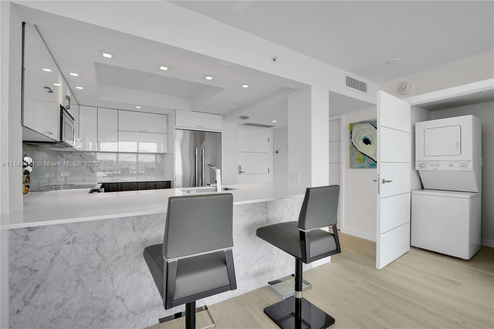 SOUTH POINTE TOWERS CONDO - Residential Lease