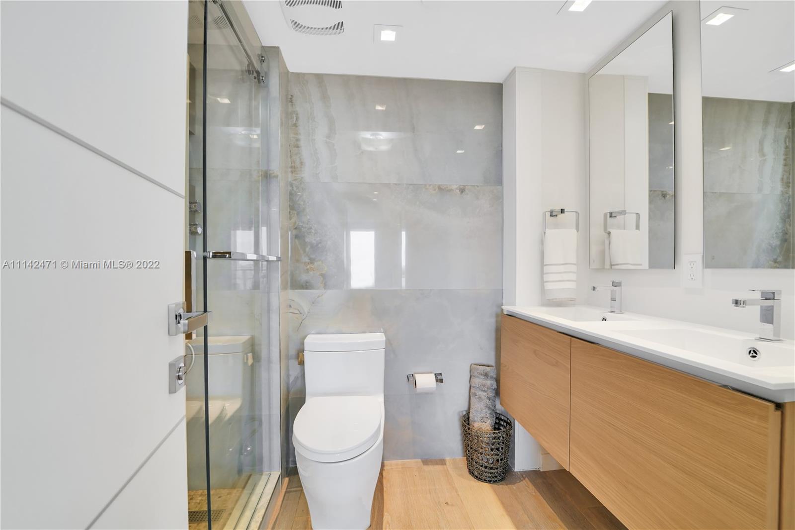 SOUTH POINTE TOWERS CONDO - Residential Lease