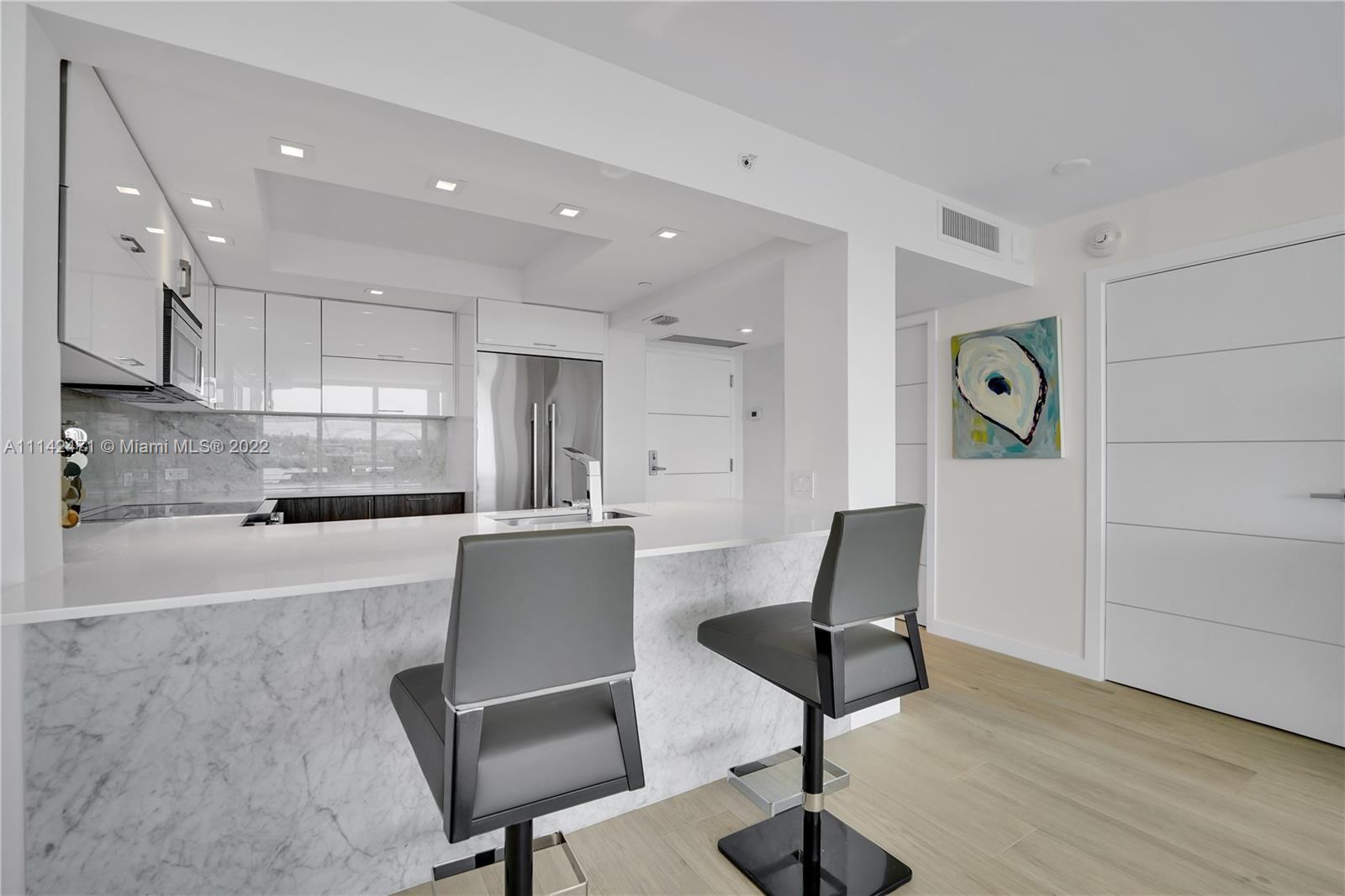 SOUTH POINTE TOWERS CONDO - Residential Lease