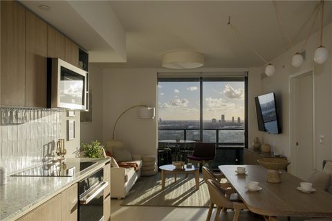 159 NE 6th St 2816 Miami FL 33132