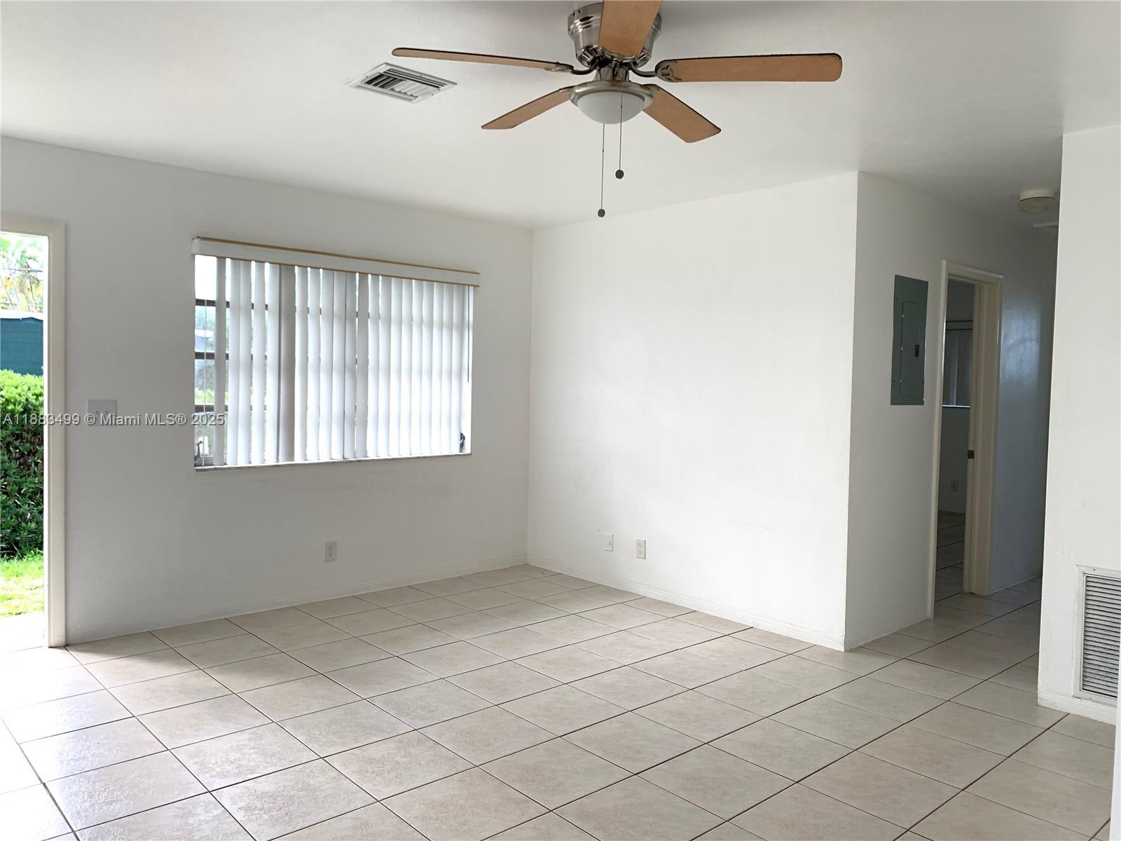 HOLLYWOOD PARK - Residential Lease