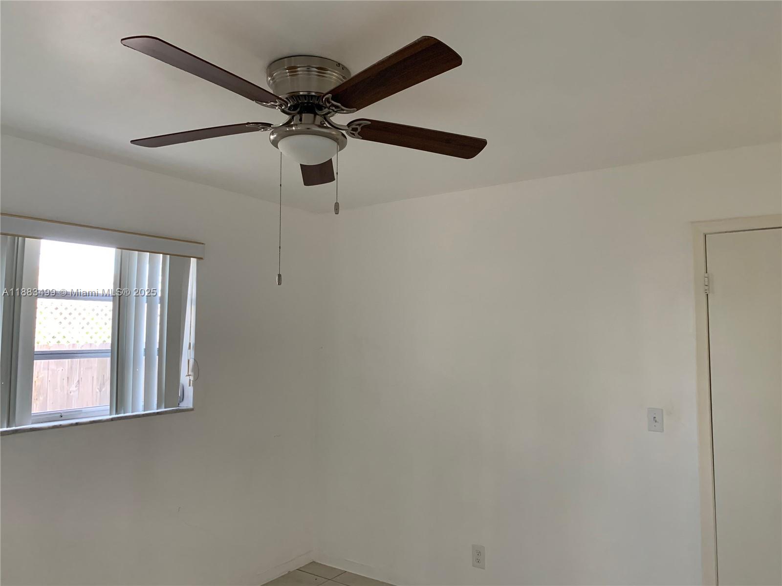 HOLLYWOOD PARK - Residential Lease