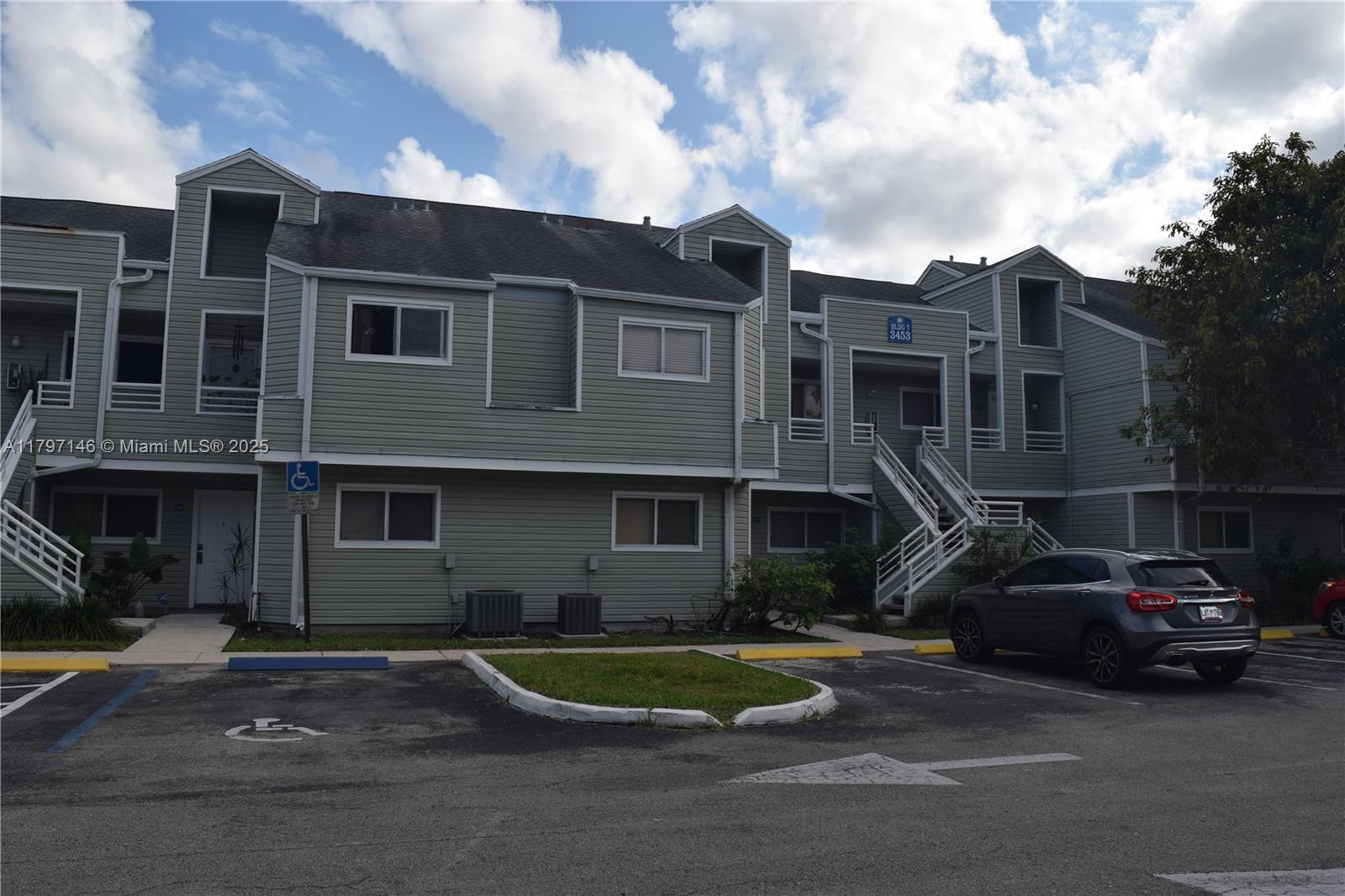 3453 Nw 44th St 101, Oakland Park, Miami-Dade County, Florida - 2 Bedrooms  
2 Bathrooms - 