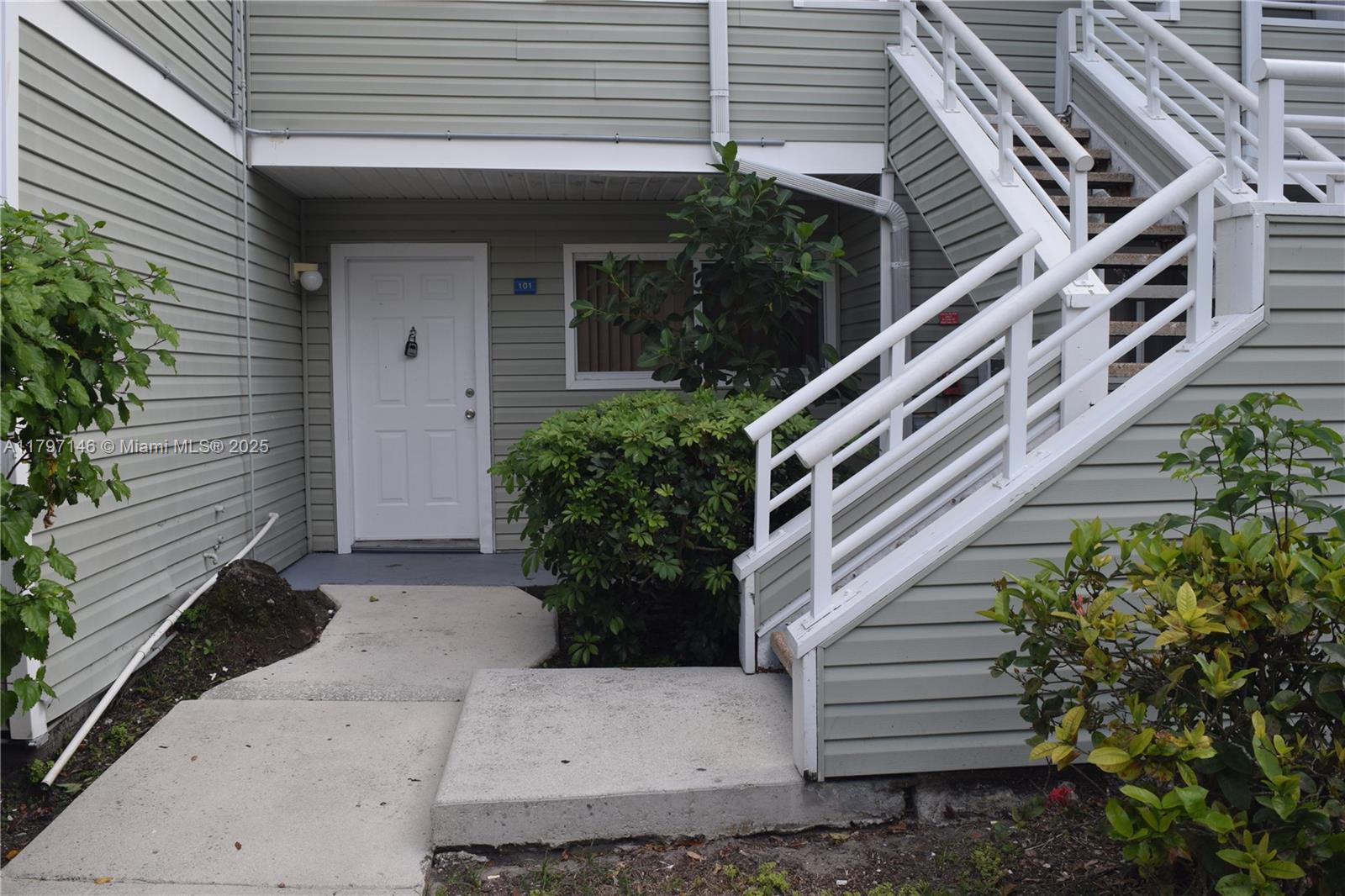 3453 NW 44th St 101