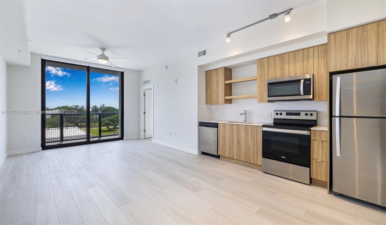 Rental Property at 555 Ne 8th St 0322, Fort Lauderdale, Broward County, Florida - Bedrooms: 1 
Bathrooms: 1  - $2,145 MO.