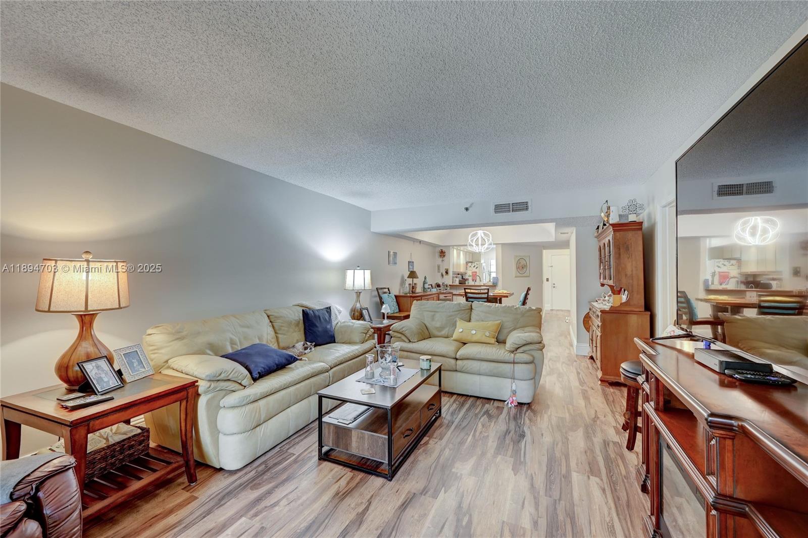 PINES OF BOCA BARWOOD CON - Residential