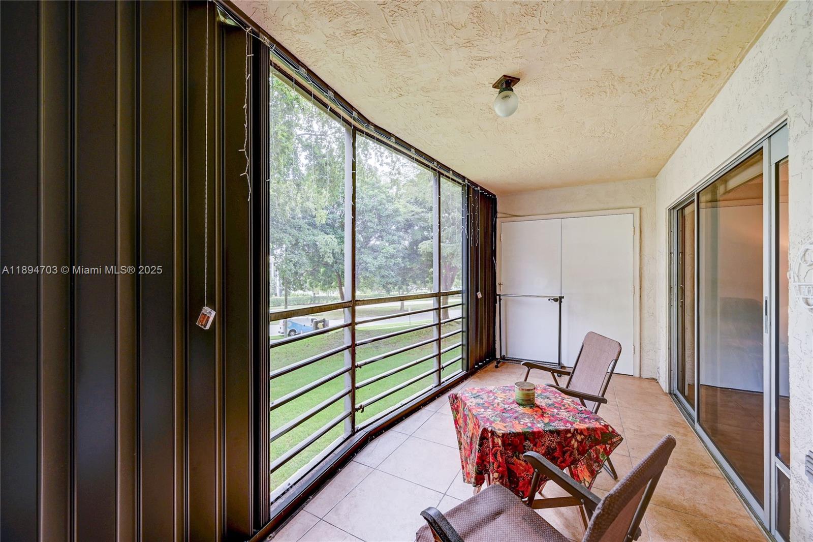 PINES OF BOCA BARWOOD CON - Residential