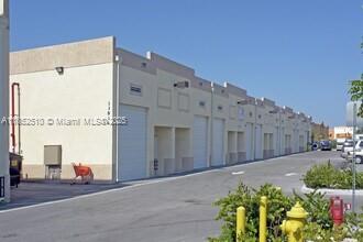 Warehouse near Miami Executive Airport. It has cbs construction, concrete roof, sprinklers, three phase electricity,
fenced, parking.
It is being rented month to month.
Near Turnpike .